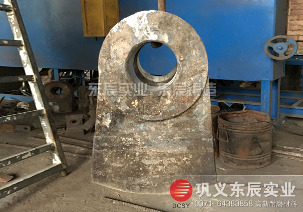 耐磨合金錘頭 大錘頭 破碎機錘頭材質(zhì)高鉻復(fù)合