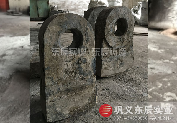 東辰鑄造破碎機耐磨錘頭雙液復(fù)合合金材料